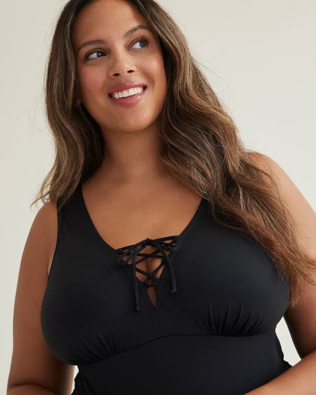 Robe-maillot noire à encolure en V lacée