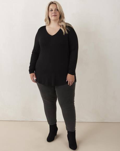 Modern Fit V-Neck Tee