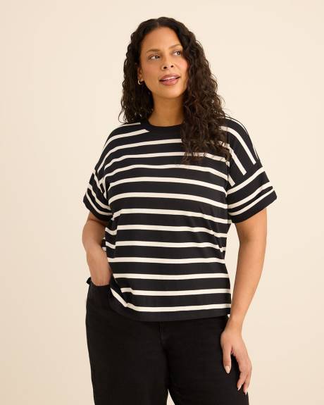 Boxy Short-Sleeve Crewneck T-Shirt - PENN. Essentials