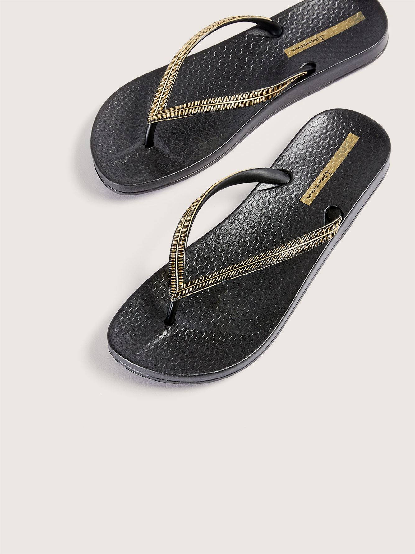 ipanema flip flops near me