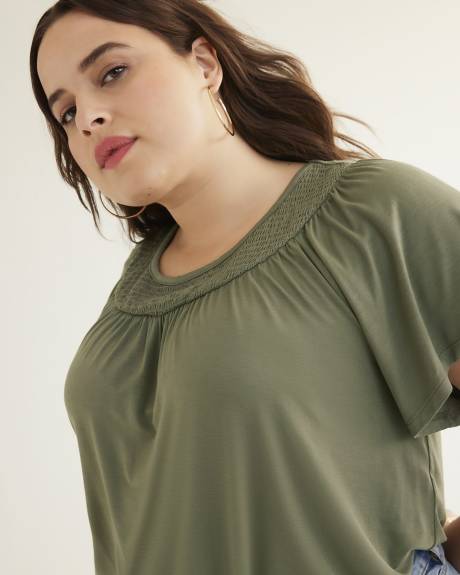 Haut long en tricot avec encolure à smocks, tissu responsable