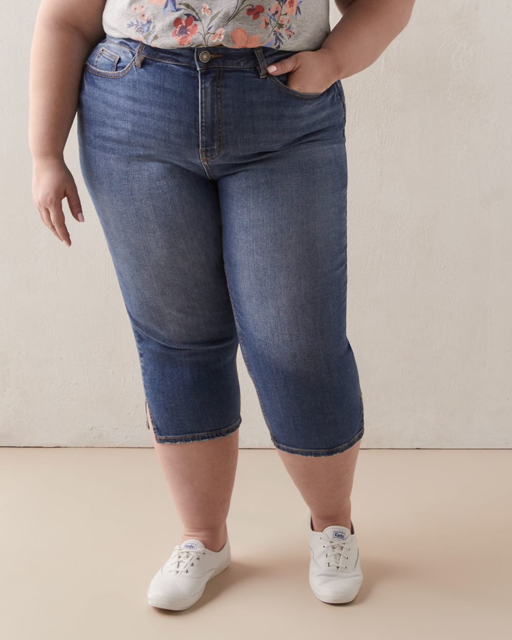 Oberst Waterfront øve sig Curvy Straight-Leg Denim Capri With Slit At Hem - d/C Jeans | Penningtons