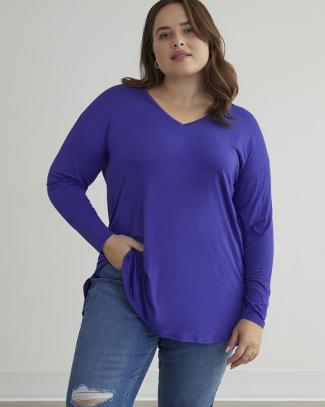 Long-Sleeve Modern-Fit Tunic with V-Neck