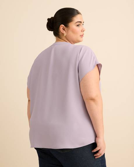 Extended-Sleeve Split Neck Shirt