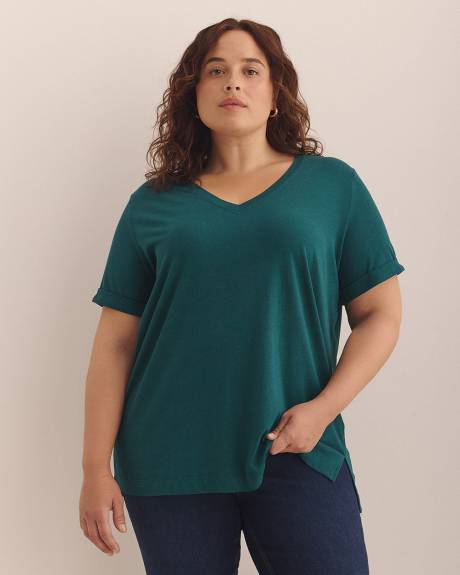 Boyfriend-Fit V-Neck T-Shirt - PENN. Essentials