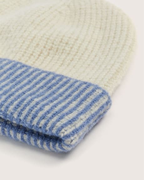 Bonnet en tricot deux couleurs
