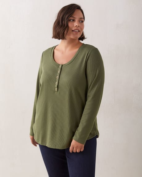 Long-Sleeve Henley Top With Snap Buttons - In Every Story