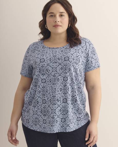 Printed Curvy-Fit Crewneck Tee - PENN. Essentials