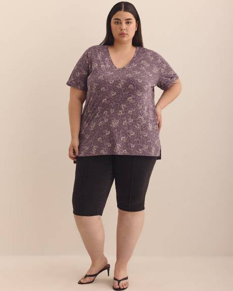 Boyfriend-Fit V-Neck T-Shirt - PENN. Essentials