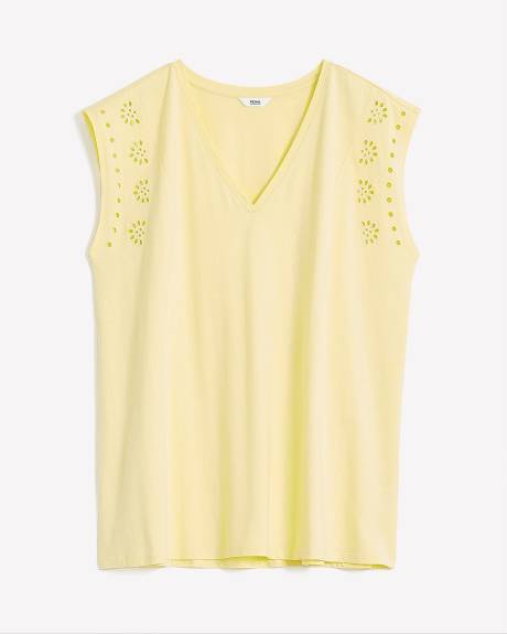 Sleeveless V-Neck Knit Top with Embroidery