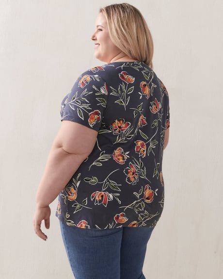 Boyfriend Fit Scoop Neck T-Shirt - In Every Story