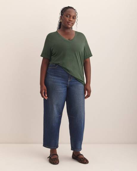 Boyfriend-Fit V-Neck T-Shirt - PENN. Essentials