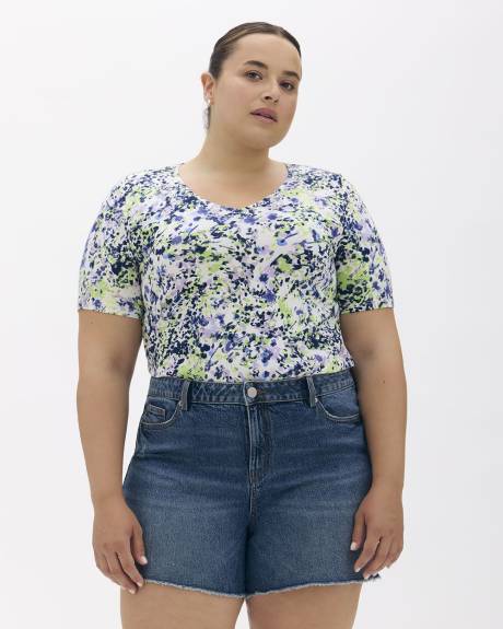 Silhouette-Fit V-Neck T-Shirt - Addition Elle - PENN. Essentials