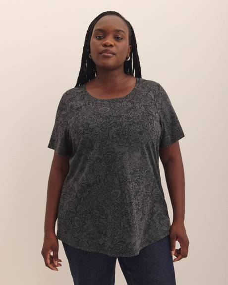 Printed Curvy-Fit Short-Sleeve Crewneck Tee