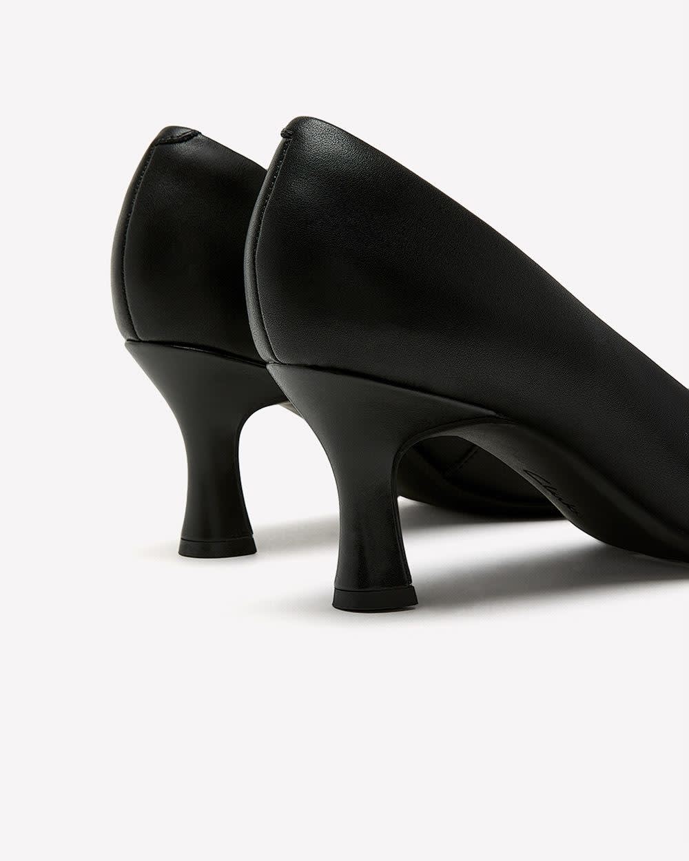 Escarpin pointu en cuir noir pied large Clarks Penningtons