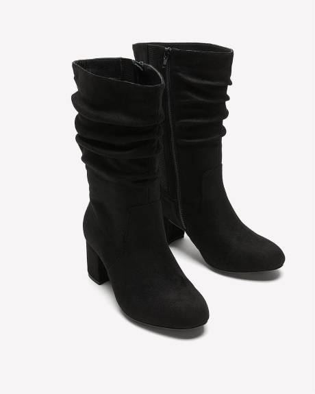 Botte mi-mollet en imitation de suède avec talon bloc, pied très large