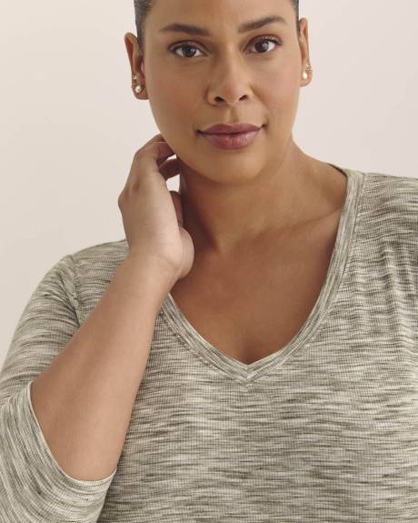 Ribbed 3/4-Sleeve V-Neck T-Shirt - Active Zone