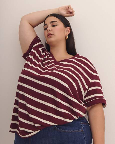 Boyfriend-Fit V-Neck T-Shirt - PENN. Essentials