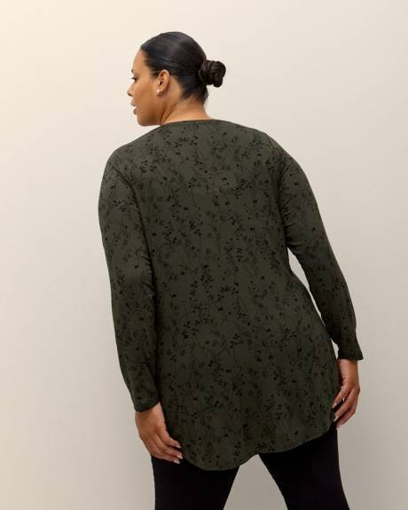 Long-Sleeve V-Neck Tunic Tee - PENN. Essentials