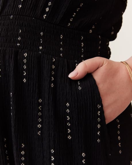 Combinaison en tricot avec taille à smocks et détails crochetés