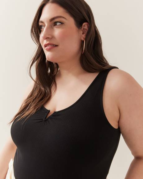 Responsible, Sleeveless Long V-Detailed Neckline Top