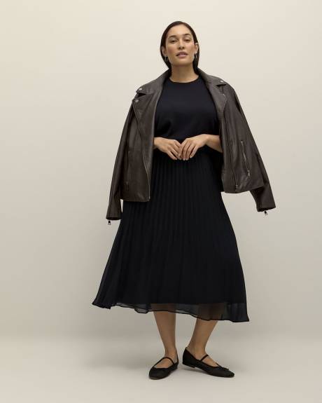 Black Pull-On Pleated Midi Skirt