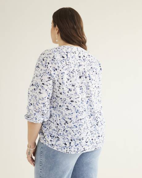 Blouse fluide fleurie à encolure fendue