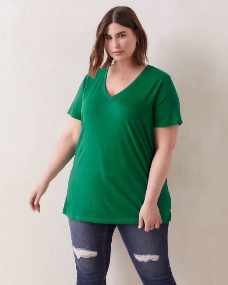 Boyfriend Fit V-Neck T-Shirt - In Every Story