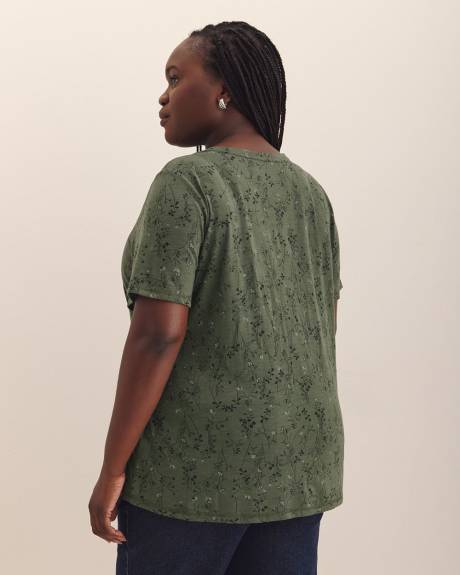 Printed Curvy-Fit Short-Sleeve Crewneck Tee