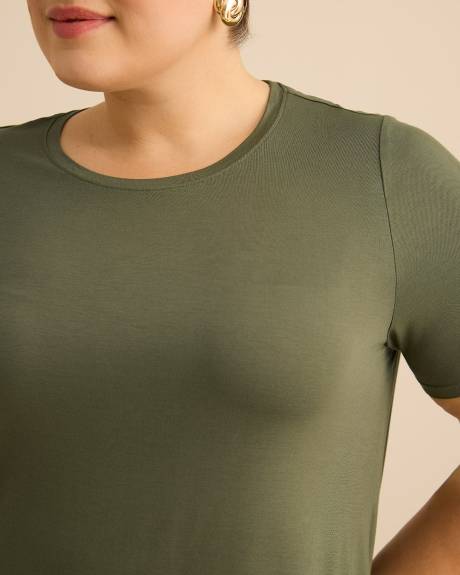 Modern-Fit Crewneck Tee - PENN. Essentials