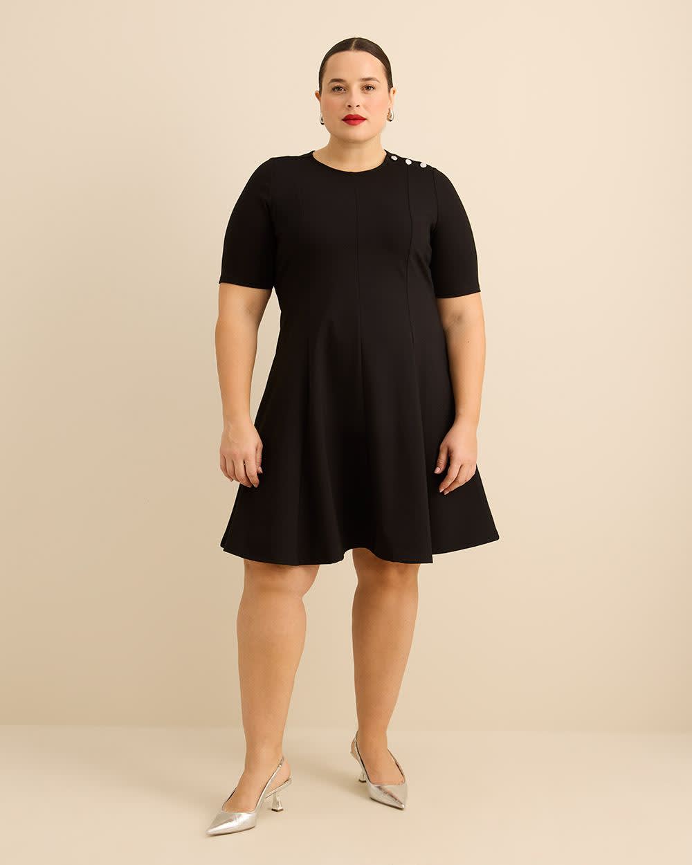 Robe cintr&eacute;e et &eacute;vas&eacute;e en tricot c&ocirc;tel&eacute; avec manches aux coudes