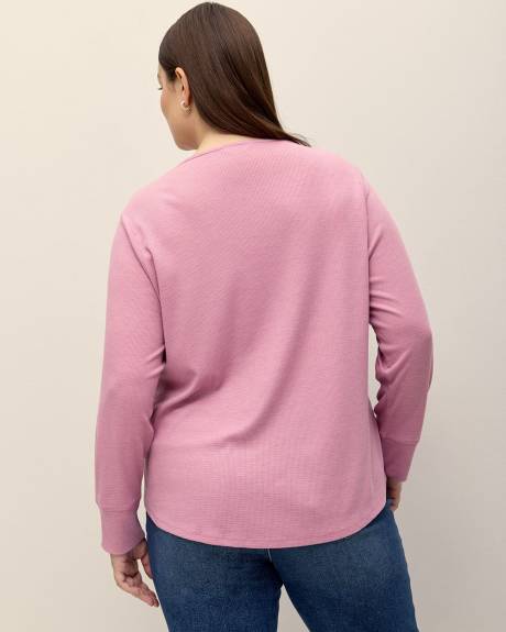 Curvy-Fit Waffle Knit Split Neck Tee - PENN. Essentials