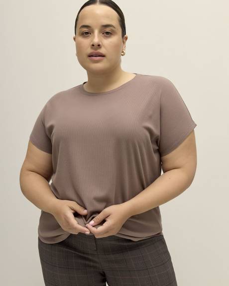 Modern-Fit Ribbed Tee - PENN. Essentials