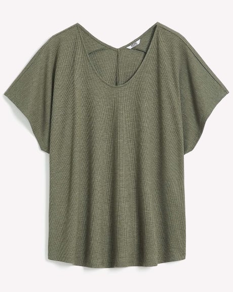 Curvy-Fit T-Shirt Extended-Sleeve - PENN. Essentials