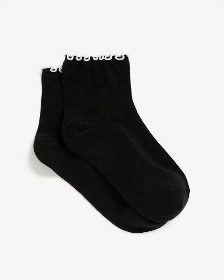Lettuce-Edge Ankle Socks with Contrast Stitch