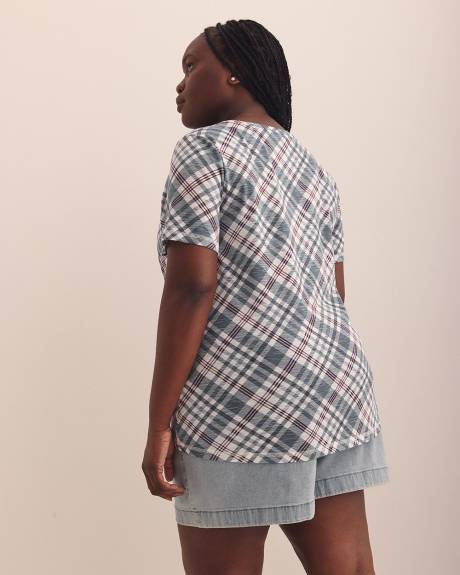 Printed Curvy-Fit Crewneck Tee - PENN. Essentials