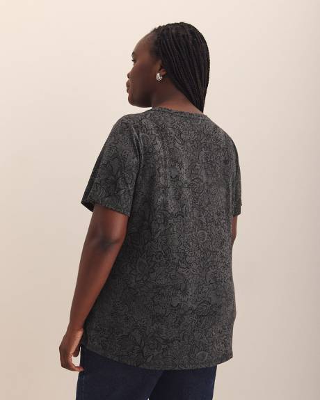 Printed Curvy-Fit Short-Sleeve Crewneck Tee