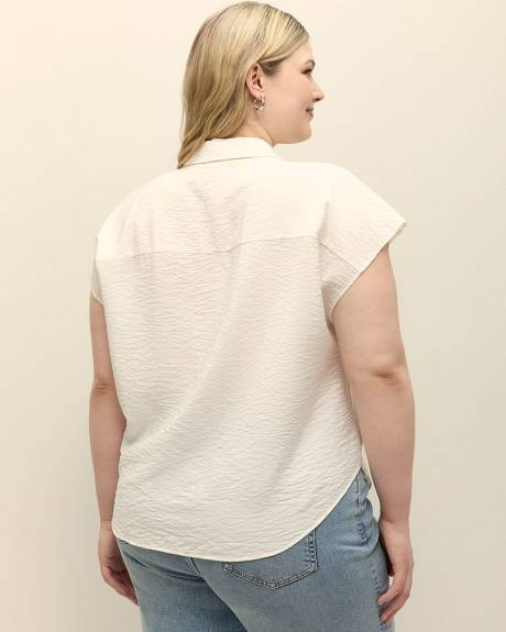 Extended-Sleeve Buttoned-Down Shirt