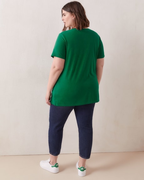 Boyfriend Fit V-Neck T-Shirt - In Every Story