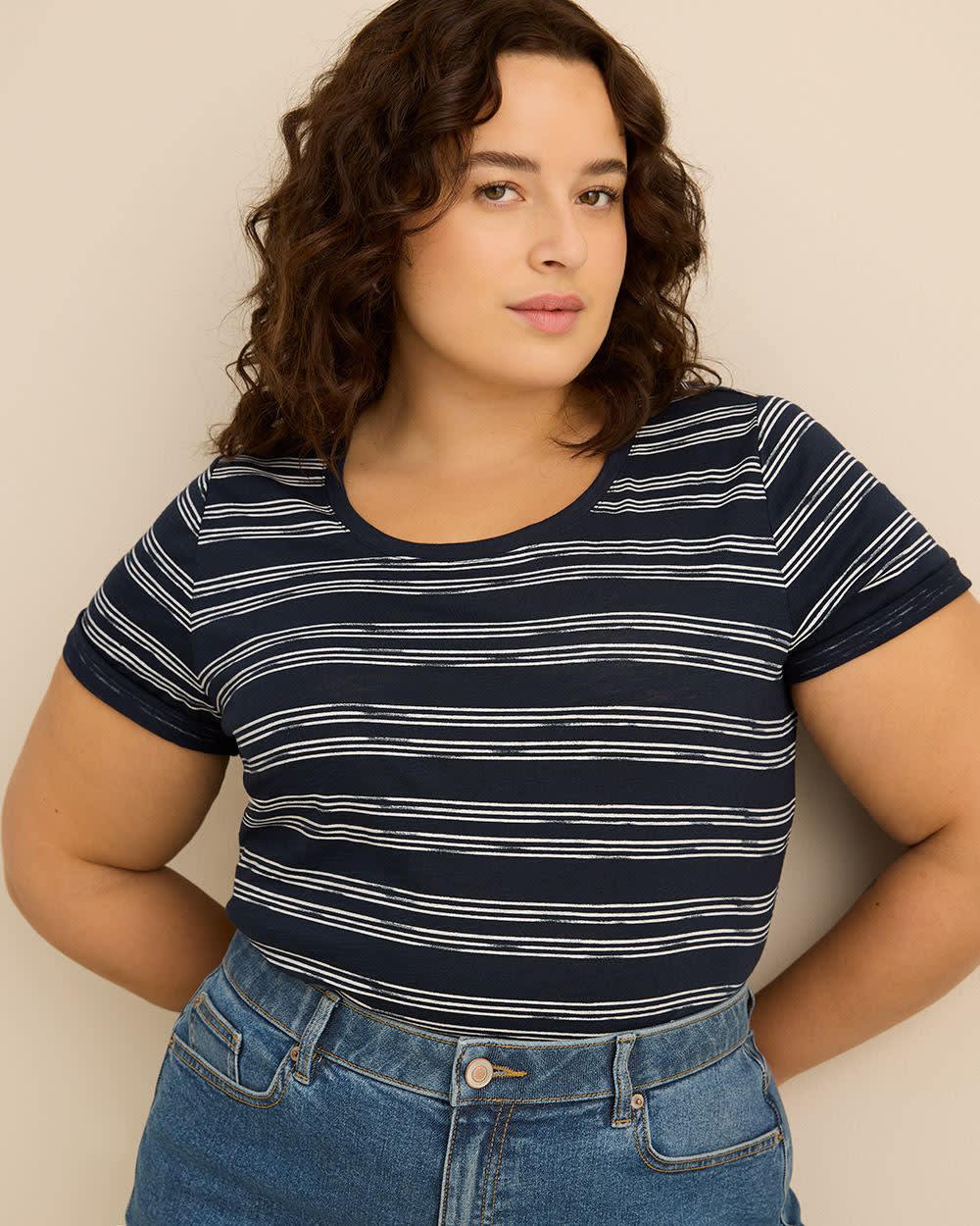 T-shirt imprim&eacute; &agrave; col rond et &agrave; manches courtes, coupe curvy