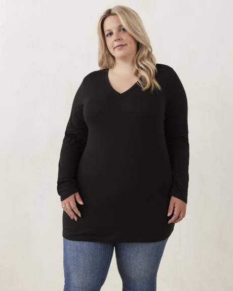 Girlfriend Tunic with V-Neck - PENN. Essentials