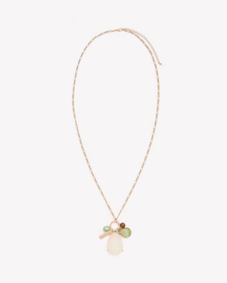 Long collier avec pendentifs groupés