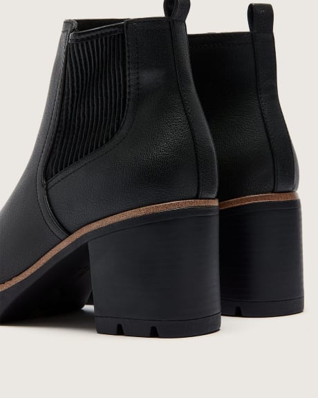 Wide Width, Madalynn Gore Bootie - Naturalizer