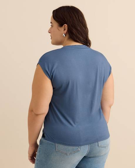 T-shirt &agrave; encolure en V, coupe moderne - Addition Elle - Essentiels PENN.