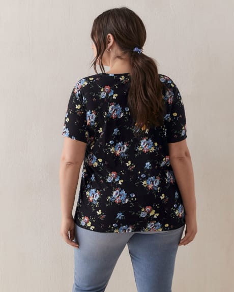 Boyfriend Fit Scoop Neck T-Shirt - In Every Story