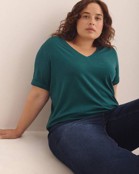 Boyfriend-Fit V-Neck T-Shirt - PENN. Essentials