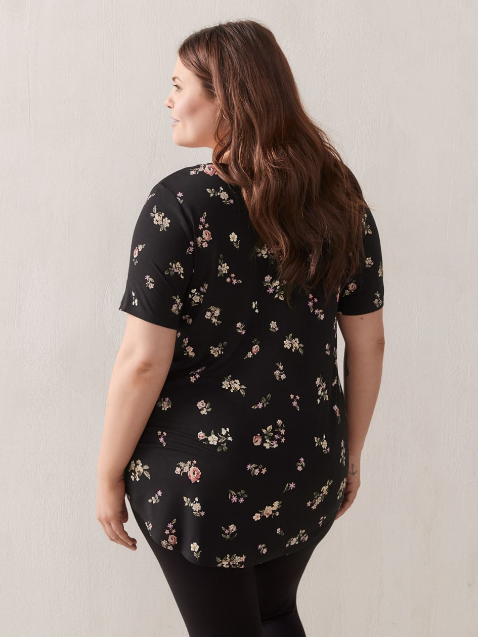 Modern-Fit Scooped Neck Printed Tee - In Every Story