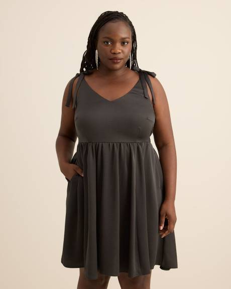 Robe évasée sans manches en satin - Addition Elle