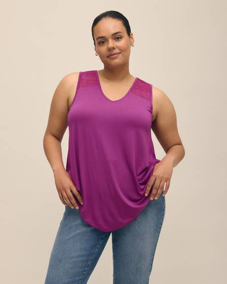 Haut sans manches avec encolure en V et détail crocheté, tissu responsable