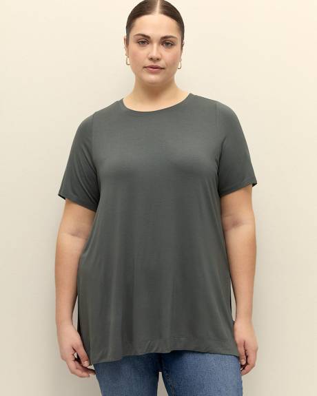 Modern-Fit Crew Neck Tunic - PENN. Essentials